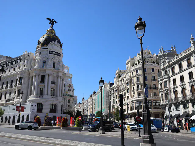 Gran Via di Madrid con l Edificio Metropolis
